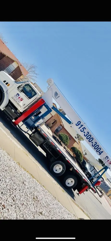 Slide of 915 Crane Services