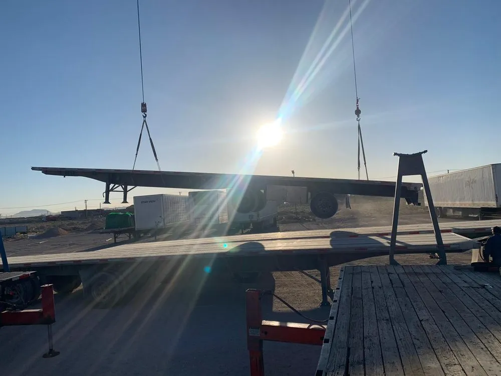 Slide of 915 Crane Services