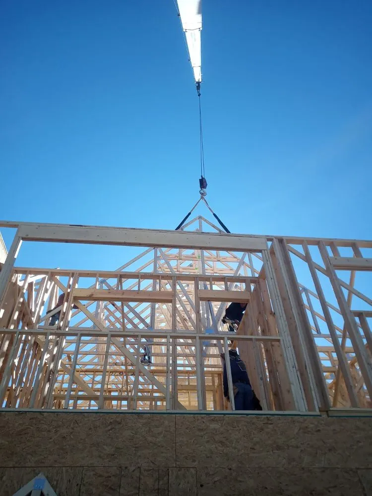 Slide of 915 Crane Services