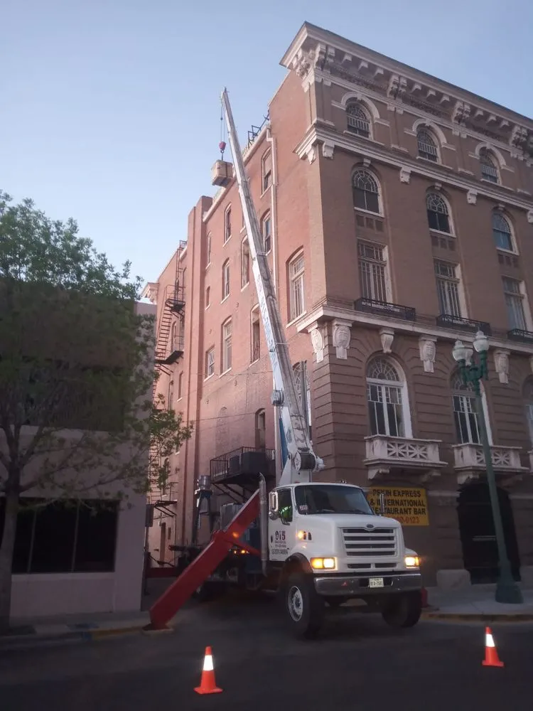 Slide of 915 Crane Services