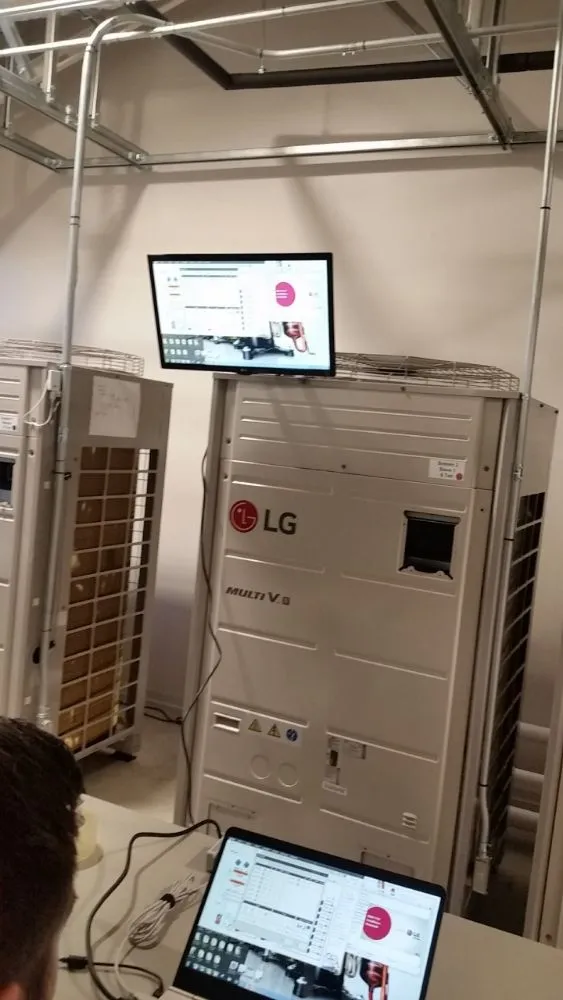 Slide of A Air-conditioning & Heating Specialist