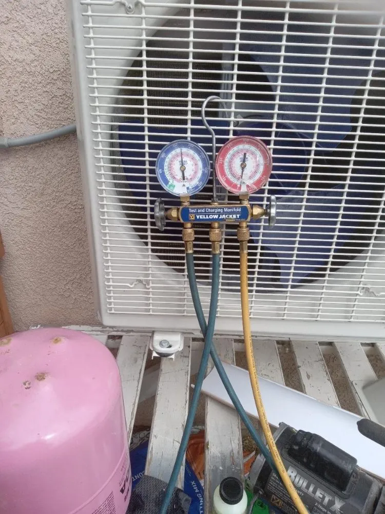 Slide of A Air-conditioning & Heating Specialist