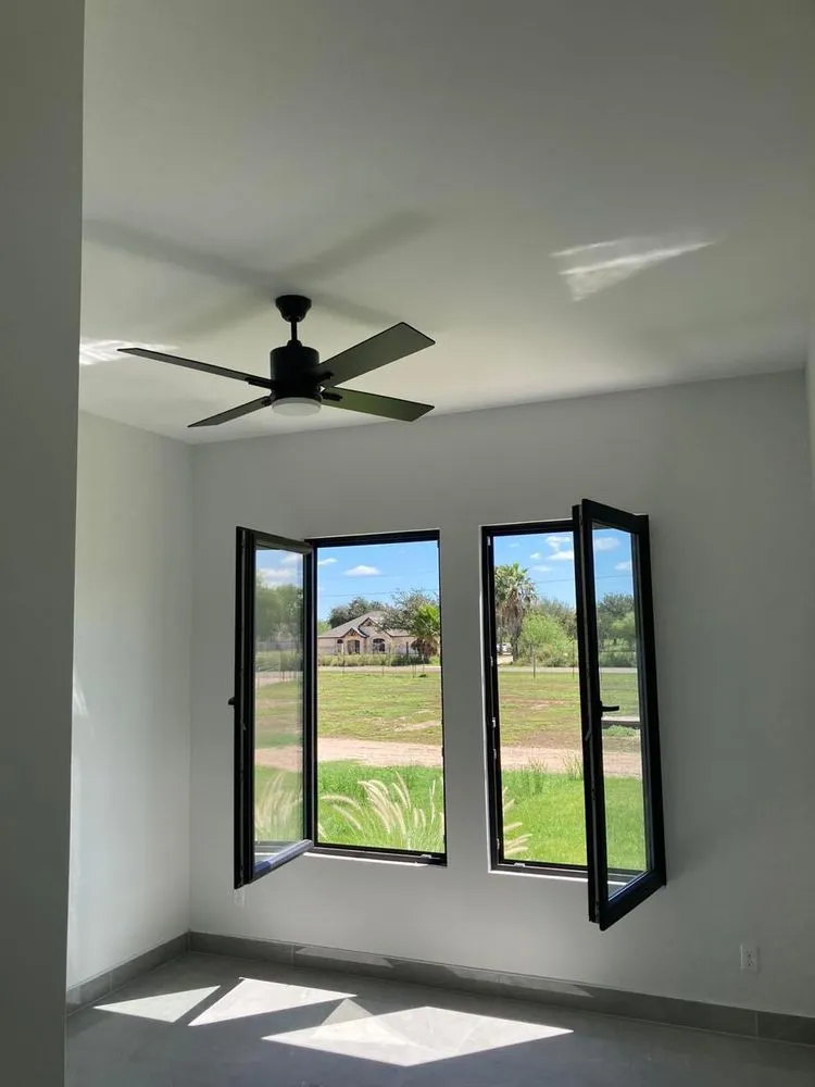 Slide of Abundiz Electrician