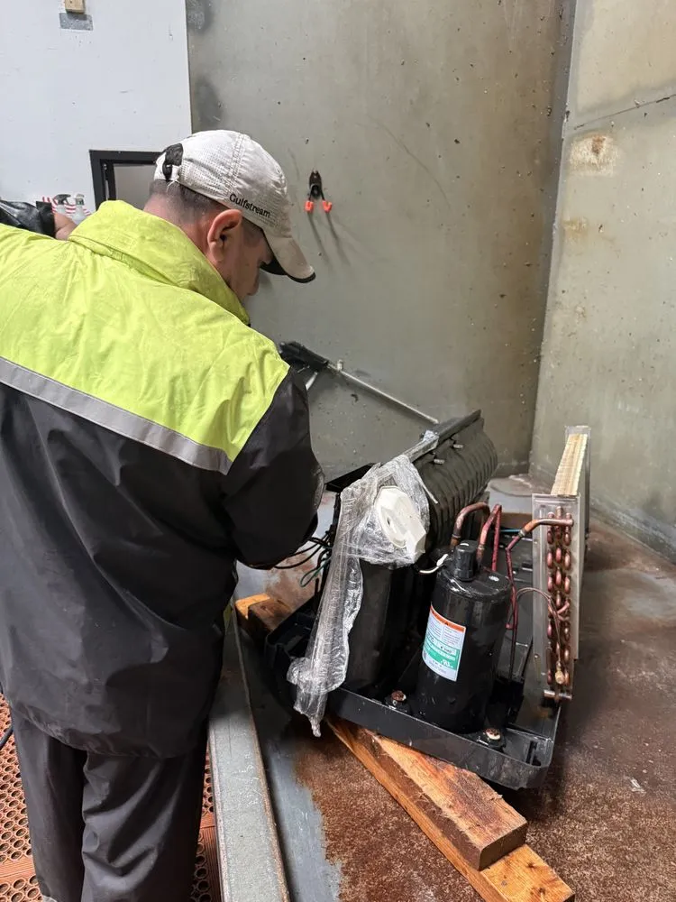 Slide of Advantage Air Conditioning Solutions