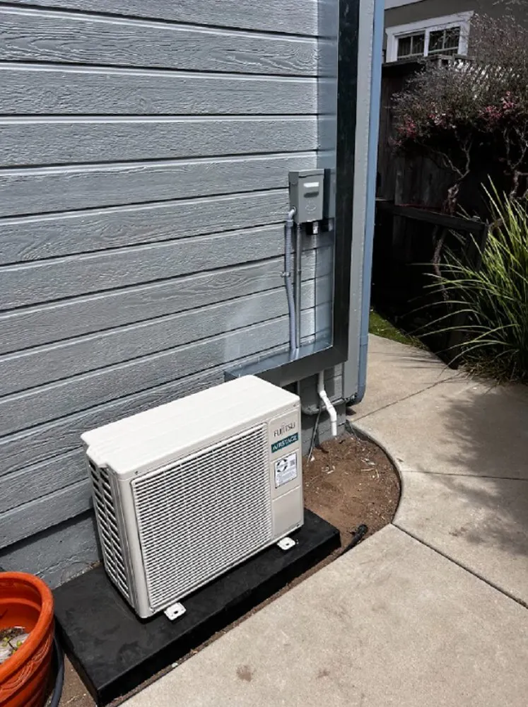 Slide of Aelott Air Conditioning