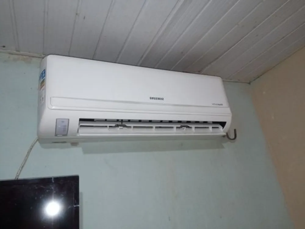 Slide of Air Conditioning Construction SFT