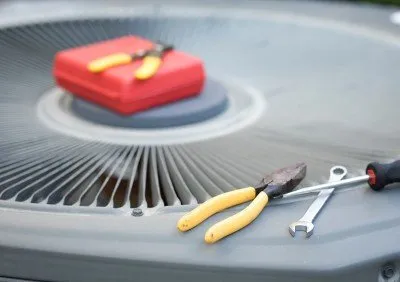 Air Maintenance Co Logo