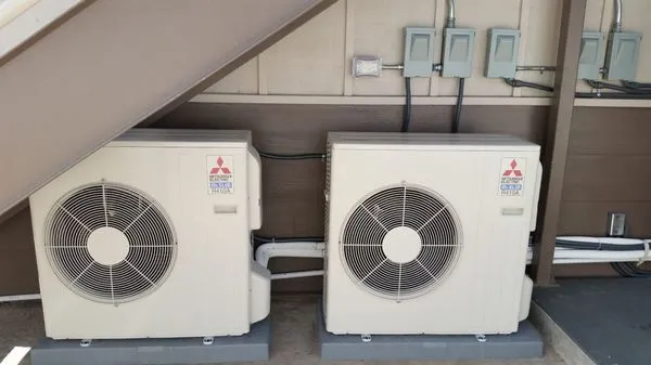 Akamai Air Conditioning and Refrigeration Logo