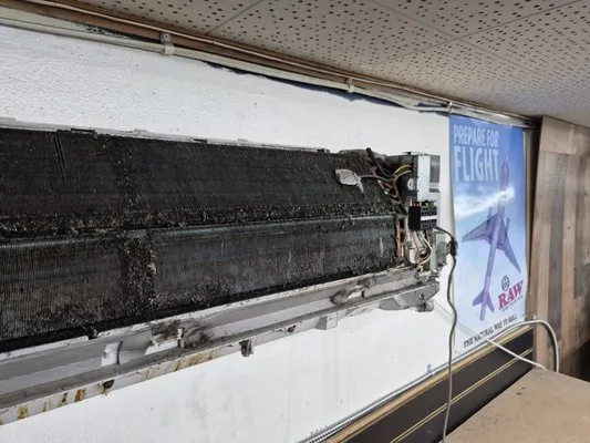 Alexa& Chris Remodeling Logo