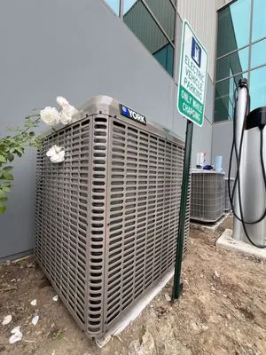 AM Heating & Air Logo