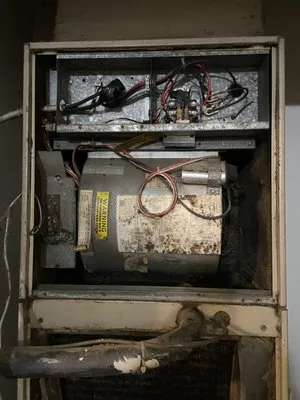 AM PM Heating Air Conditioning Logo