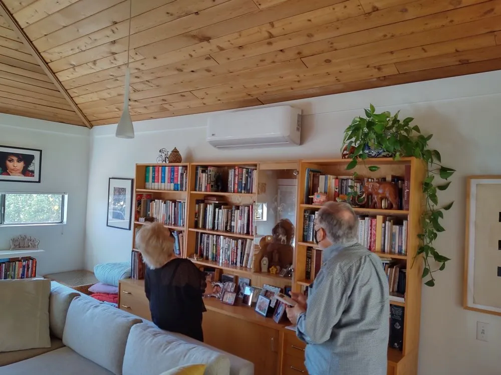 Slide of American Air Advance