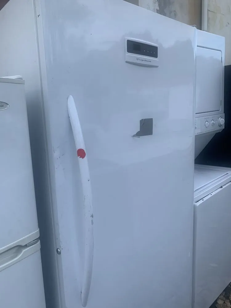 Slide of american appliance warehouse