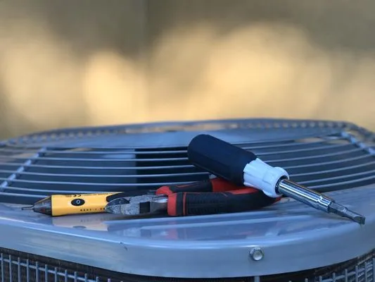 AmTech Heating & Air Logo