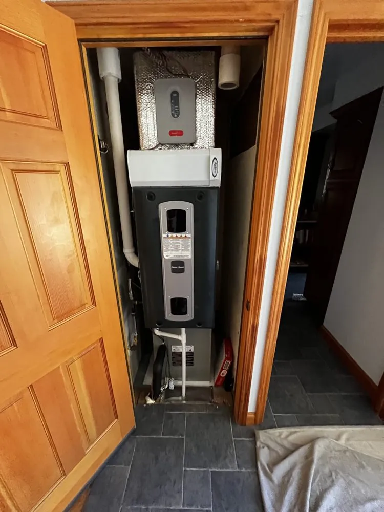 Slide of Ariston Heating & Cooling