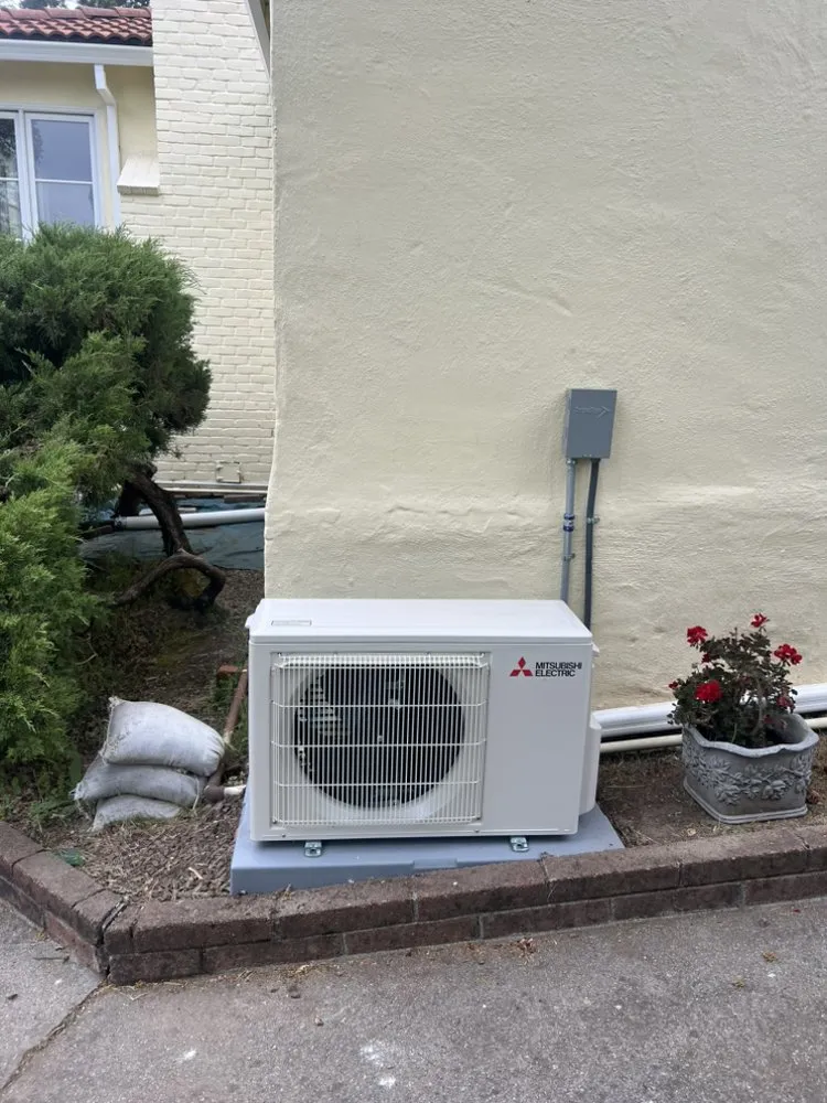 Slide of Ariston Heating & Cooling