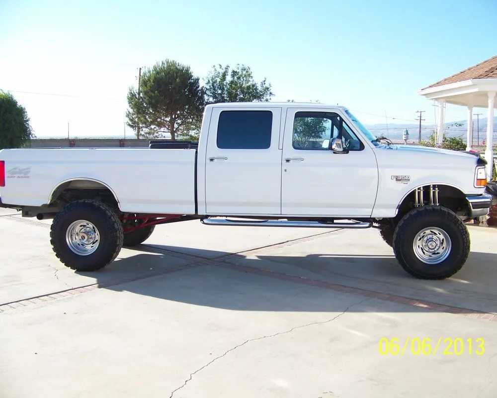 Slide of Avenue Yucca Car Care