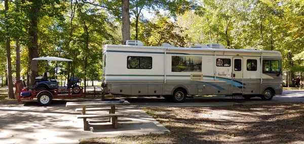 Bee Cool Air Conditioning & Heating Service Logo