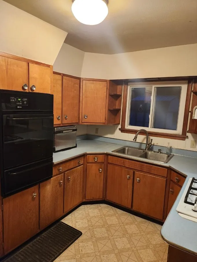 Slide of Brady's Painting And Construction