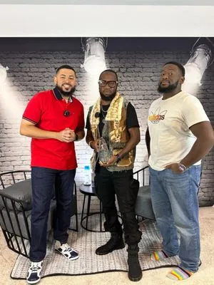 Burns Super Service Logo