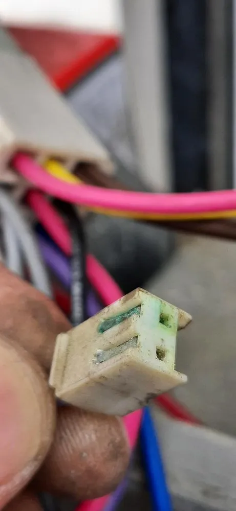 Slide of C & R Expert Tech Services