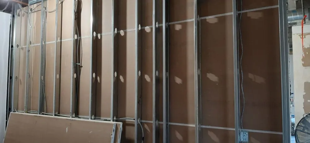 Slide of C & R Expert Tech Services