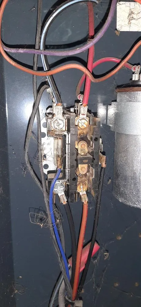 Slide of C & R Expert Tech Services