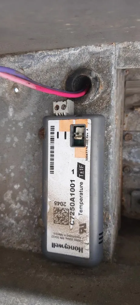 Slide of C & R Expert Tech Services