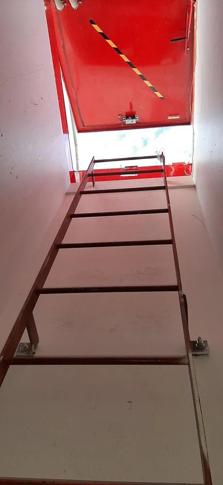 Slide of C & R Expert Tech Services