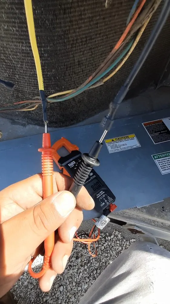 Slide of C & R Expert Tech Services