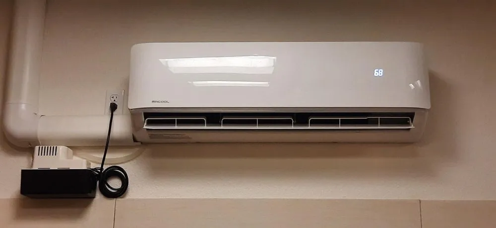 Slide of C & R Expert Tech Services