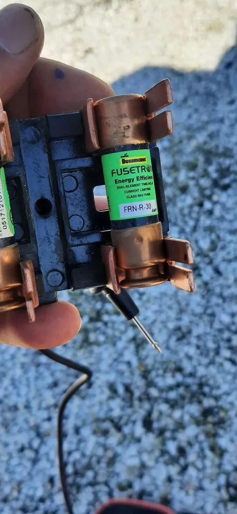 Slide of C & R Expert Tech Services