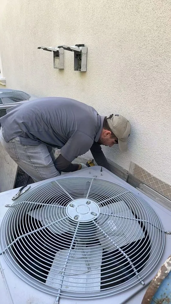 Slide of CALl Appliance Repair