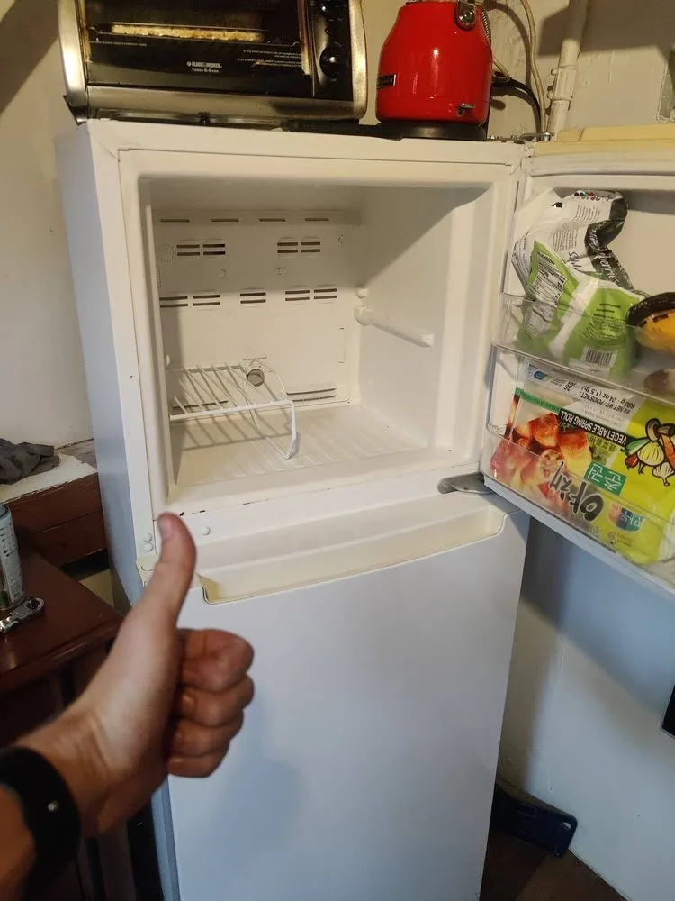 Slide of CALl Appliance Repair