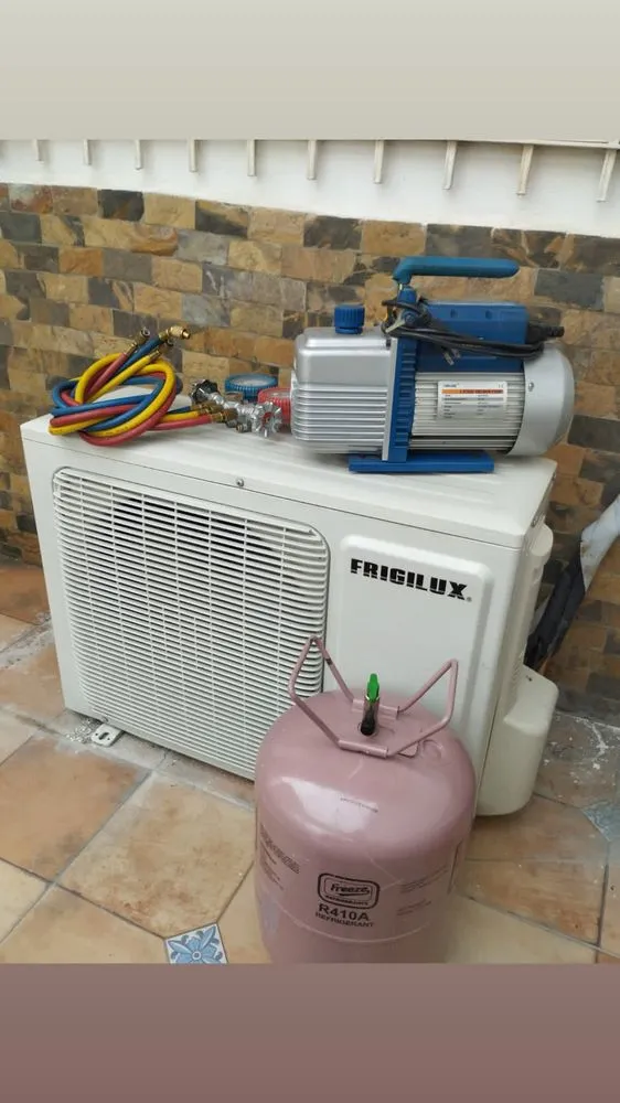 Slide of Carlos Rivas