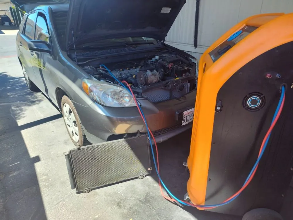 Slide of Castro Body Shop and AC Recharge