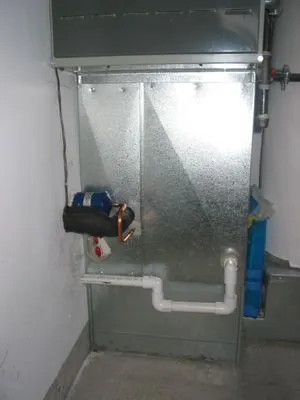 Chuck's Heating & Cooling Logo