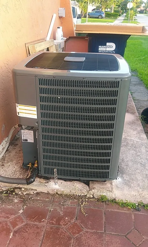 Slide of Confort Square