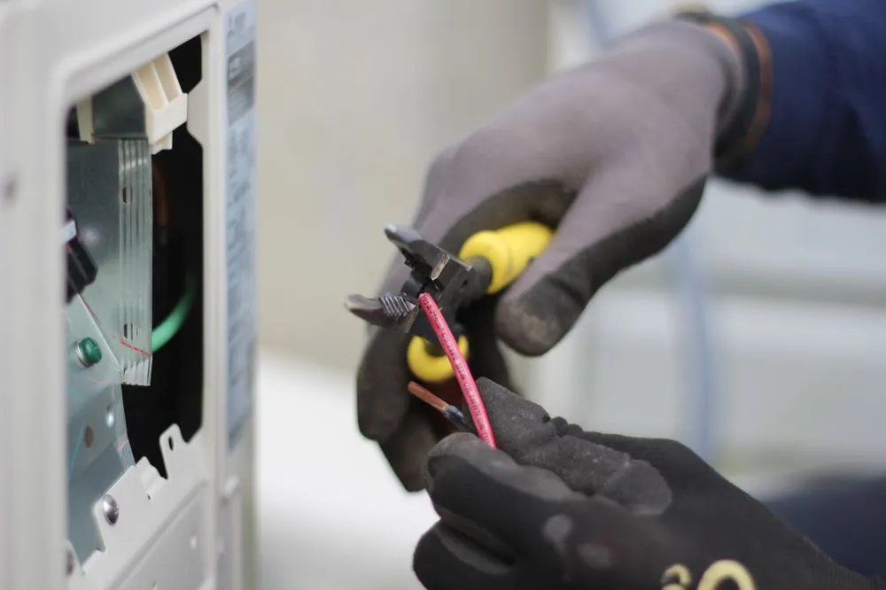 Slide of Cool Breeze 1250 Heating & Cooling