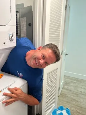 Cool Comfort Air Conditioning & Refrigeration Logo