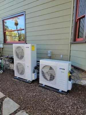 Custom Airworks Logo