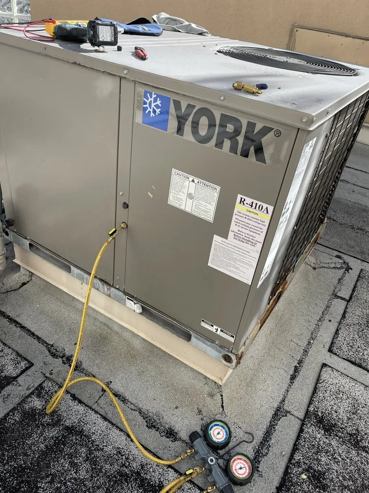 Slide of Czanelle’s Airconditioning & Refrigeration