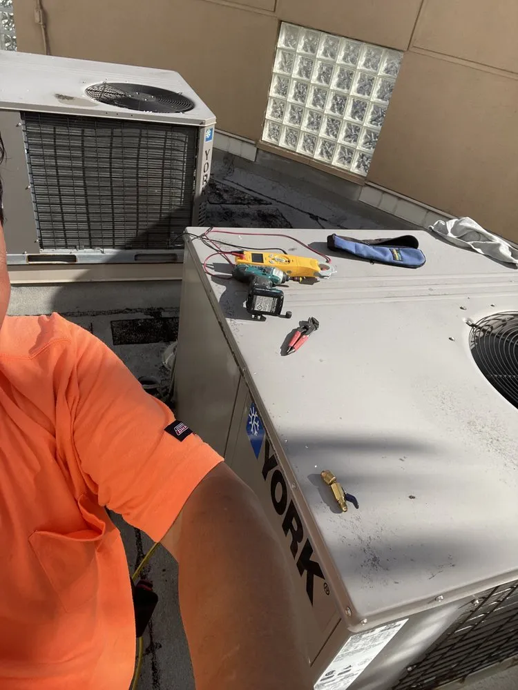 Slide of Czanelle’s Airconditioning & Refrigeration