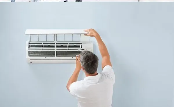 D & E Mechnical Logo