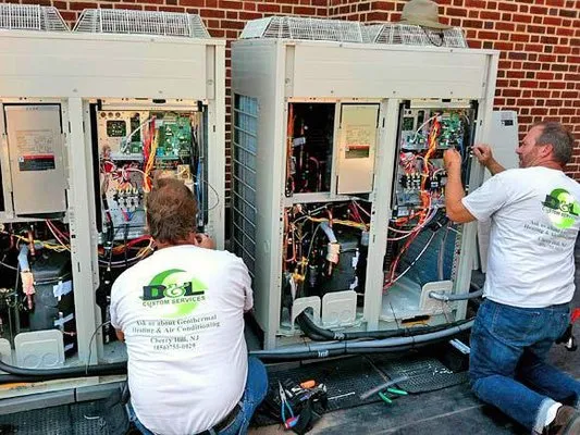 D & L Custom Services Logo