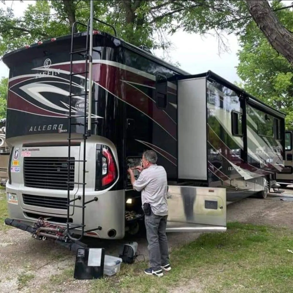 Slide of D and B Mobile RV Service