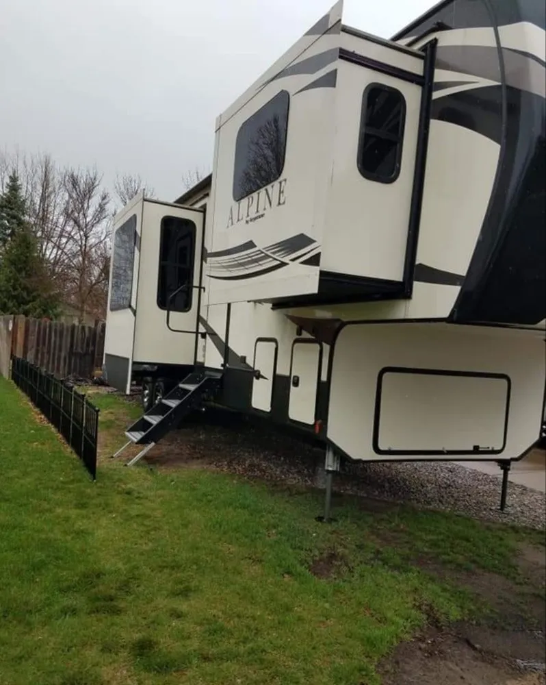 Slide of D and B Mobile RV Service