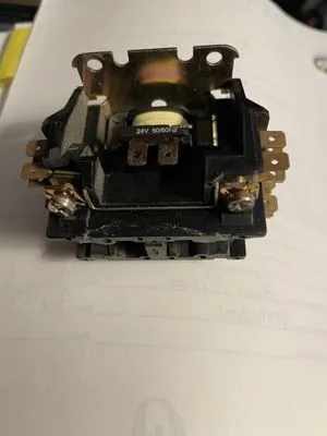 Dad's Air Conditioning And Heating Service Logo