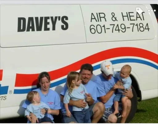 Davey's Air Conditioning & Heating Logo