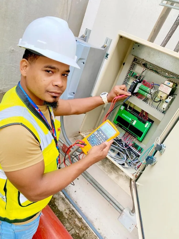 Slide of DCM Electrical & Hvac Mantenance Service